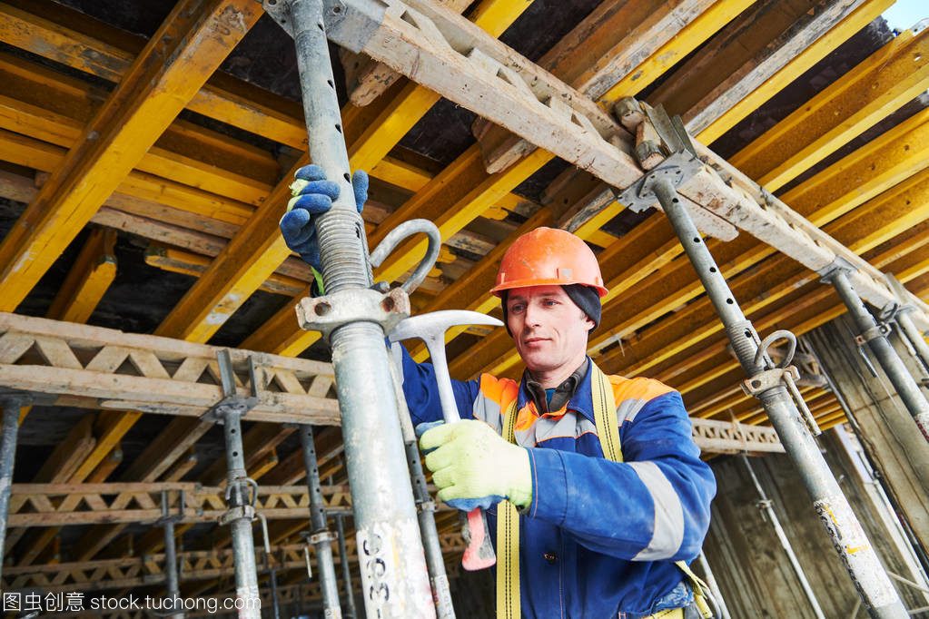 建筑安装或拆卸建筑物混凝土整体模板杆支护